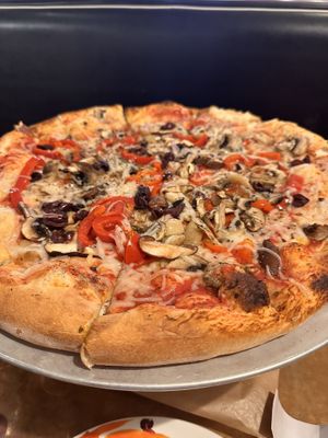 I did the fungal jungle with red peppers, Kalamata olives and vegan cheese   at SQZBX in Hot Springs
