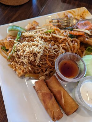 Pad Thai lunch plate at I'm Vegan in Chicago