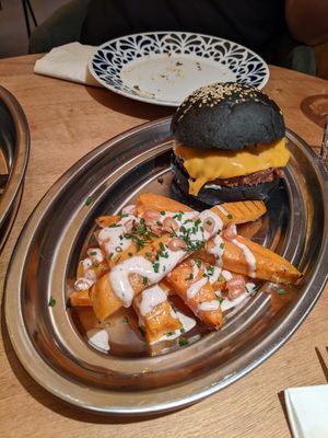 burger with truffle mayo at Flax & Kale in Madrid