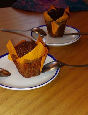 Muffin chocolate y naranja de 10👌🏼🌱 at Flax & Kale in Madrid