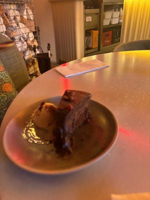 Brownie mouse vegano  at Flax & Kale in Madrid