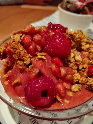 Rejuvenator (smoothie helado saludable) at Flax & Kale in Madrid