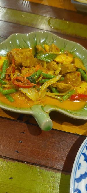 Curry with tempeh at Miss Island in Koh Muk