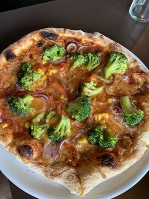 Pizza (Weizen-groß) mit Brokoli, Mais, geschmorten Zwiebeln, Paprika 13,40€ at Hammer Imbiss in Dusseldorf