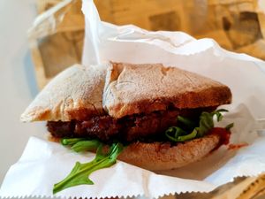 Vegan Italian 2.0 Burger with Beyond patty at Hammer Imbiss in Dusseldorf