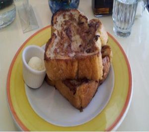 vegan french toast at Lucy's Cafe in Chicago