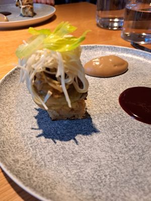 Kartoffelgratin mit Gemüse und Selleriesalat at KLE in Zurich