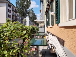 Outdoor seating at KLE in Zurich