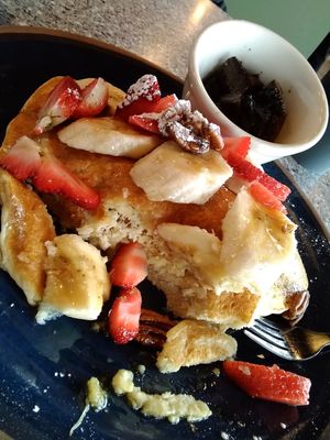 BEST DAMN PANCAKES IN MADISON 😍😋👌 AND vegan!!! at Migrants in Madison