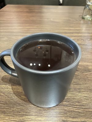 Hot hibiscus tea  at Fēng Wèi Tíng 豐味亭 in Taipei