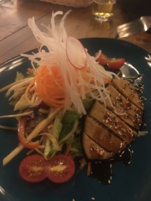 Mangosalad with vegan tuna at Ngon Ngon in Cologne