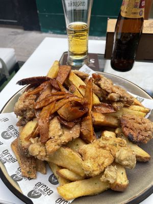 Salchipapa Broaster  at Lounge del Brujo Vegan Kitchen & Bar Cayma in Arequipa