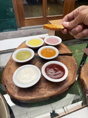 Salsas  at Lounge del Brujo Vegan Kitchen & Bar Cayma in Arequipa