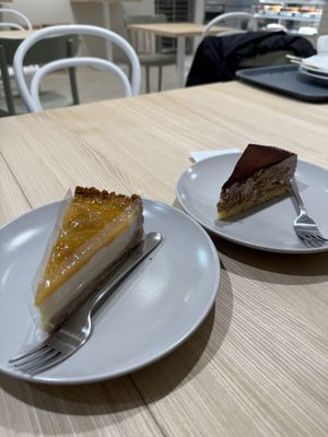 Tiramisu cake und Peach Cake  at Loving Hut - Na Porici in Prague