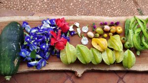Flowers that decorate salads and drinks at Coffee Ideas in Auroville