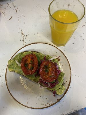 Roasted tomato avo toast  at Sip and Wonder in Alicante