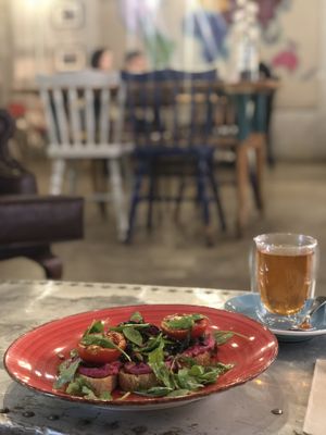Tumuric toast with beetroot hummus 😋 at Sip and Wonder in Alicante