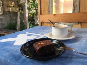 Brownie and chai at Kousaiken Gu in Kamakura
