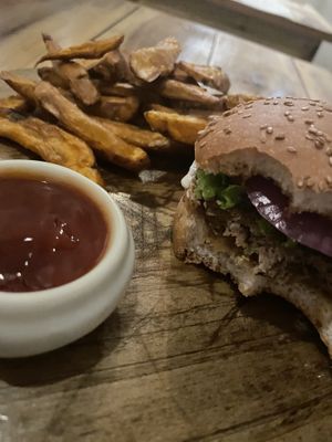 Kohila Burger. Wer kann schon sagen, dass er/sie sowas schon einmal gegessen hat?  at Soul Food in Kandy