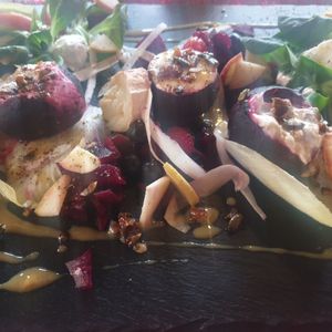 Rote Bete mit Ziegenfrischkäse und Steinpilzen gefüllt at Yves's in Werder Havel