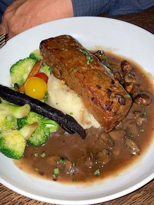 Meatloaf  at Spirit Elephant in Winnetka