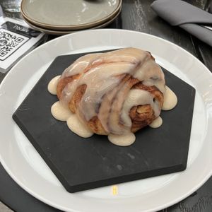 mammoth cinnamon roll  at Spirit Elephant in Winnetka