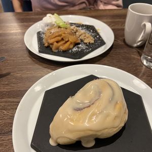 mammoth cinnamon roll  at Spirit Elephant in Winnetka