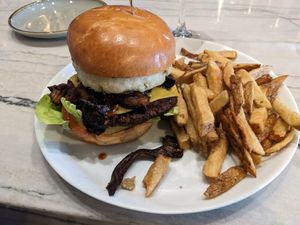Jorge burger ("meat" patty option) at Spirit Elephant in Winnetka