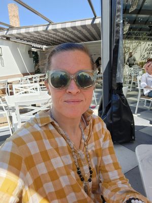 Outdoor seating at Spirit Elephant in Winnetka