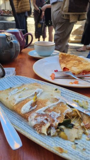 With the sauce: vegan curry crêpe, in the back: vegetarian crêpe with tomato and cheese at La Teteria  in Malaga
