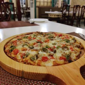 Vegetarian pizza at Canton Royale in Varanasi