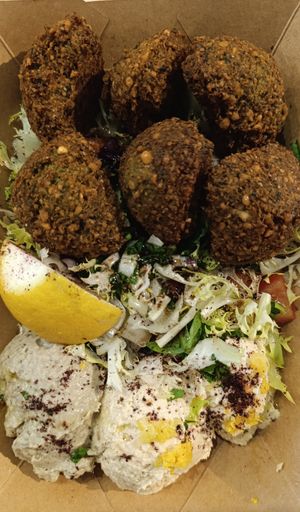 Insalata Balania at Santo Falafel in Florence