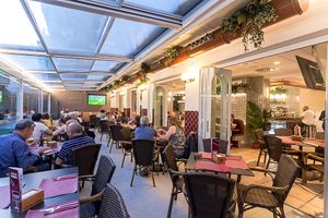 Visión general de la cafetería. at Cafeteria Alcala in Cullera