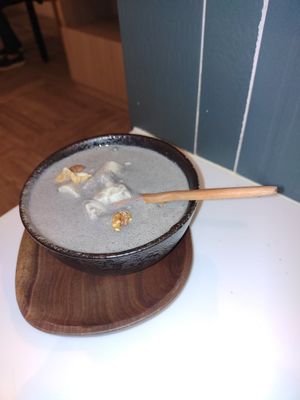 有機豆乳石磨黑芝麻豆花 at Líng Wén Shū Xiāng 菱紋蔬香 in New Taipei City