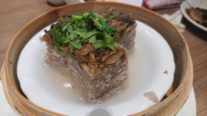 紫香芋頭糕 Steam Taro Cake NTD 88 at Chóng Dé Fā Shū Shí 崇德發蔬食 in New Taipei City