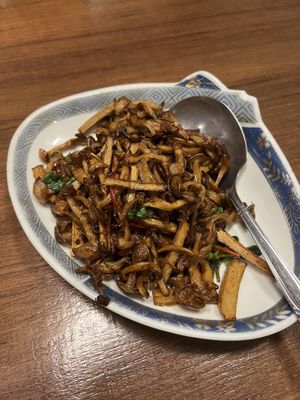 Stir fried mushrooms w ginger  at Chán Fēng CháLóu 禪風茶樓 - Zen Tea in Taipei