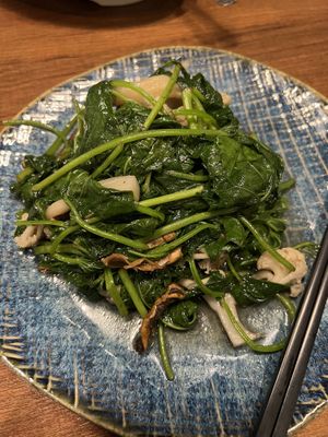 Sweet potato leaves & cauliflower  at Chán Fēng CháLóu 禪風茶樓 - Zen Tea in Taipei