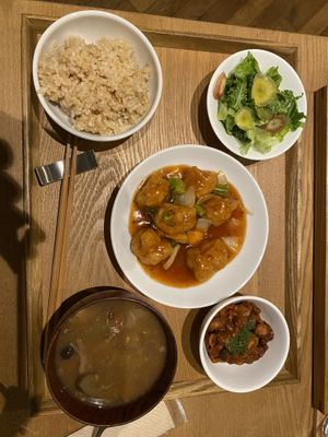 The “chicken” meal arrives with rice, small salad, beans and miso soup - all VEGAN!!  at il riccio in Himeji