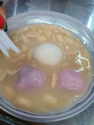 Assorted Ah balling with peanut soup ~ 16/2/21 at 75 Ah Balling Peanut Soup 花生汤圆 - Bedok in East Singapore