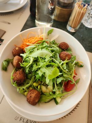 Terriyaki Bowl mit Fallafel at Daniel's in Wattens
