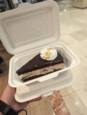 Bananen-Torte at Loving Bistro - OC Flora in Prague