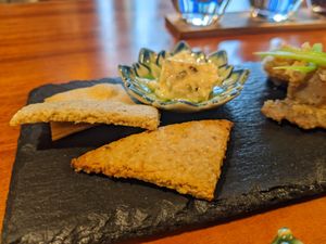 コースのクラッカーとチーズ風味お豆腐 at Veganic Monkey Magic 浅草 in Tokyo