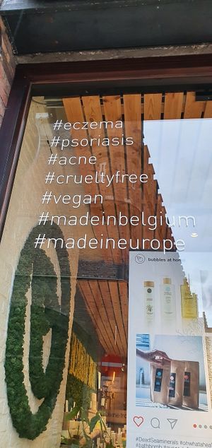 #vegan #crueltyfree on window at Boddi in Bruges
