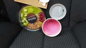 Breakfast to go at Wild Foodz by Hotel Entree in Bruges