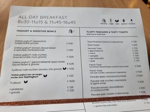 Vegan options clearly labelled at Kaffee Kamiel in Bruges