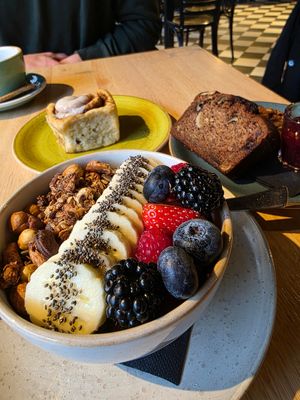 Acai bowl, banana bread, cinnamon roll at Kaffee Kamiel in Bruges
