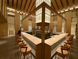 Central dining area with grill at Sanpou Nishimuraya in Toyooka