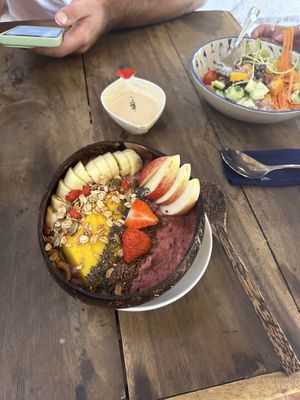 Smoothie bowl and mates poke bowl in back!  at Galapagos in Koh Lanta
