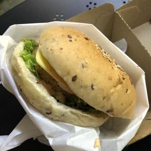 classic house $6.80+1.80=8.60 👍🏻👍🏻 at Atmos Burger - BCC Tea Studio in East Singapore