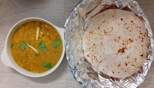 Yellow lentils , chapati ( lentilhas amarelo, pao Indiano caseiro) at Cozinha de Sonia  in Portimao